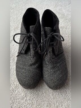 Toms Black and White Woven Lace-Up Shoes